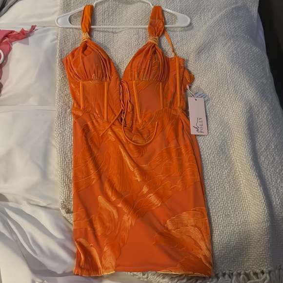 YILDIZ
Lace Up Mini Dress in Orange Print
Size 8 - Picture 2 of 2